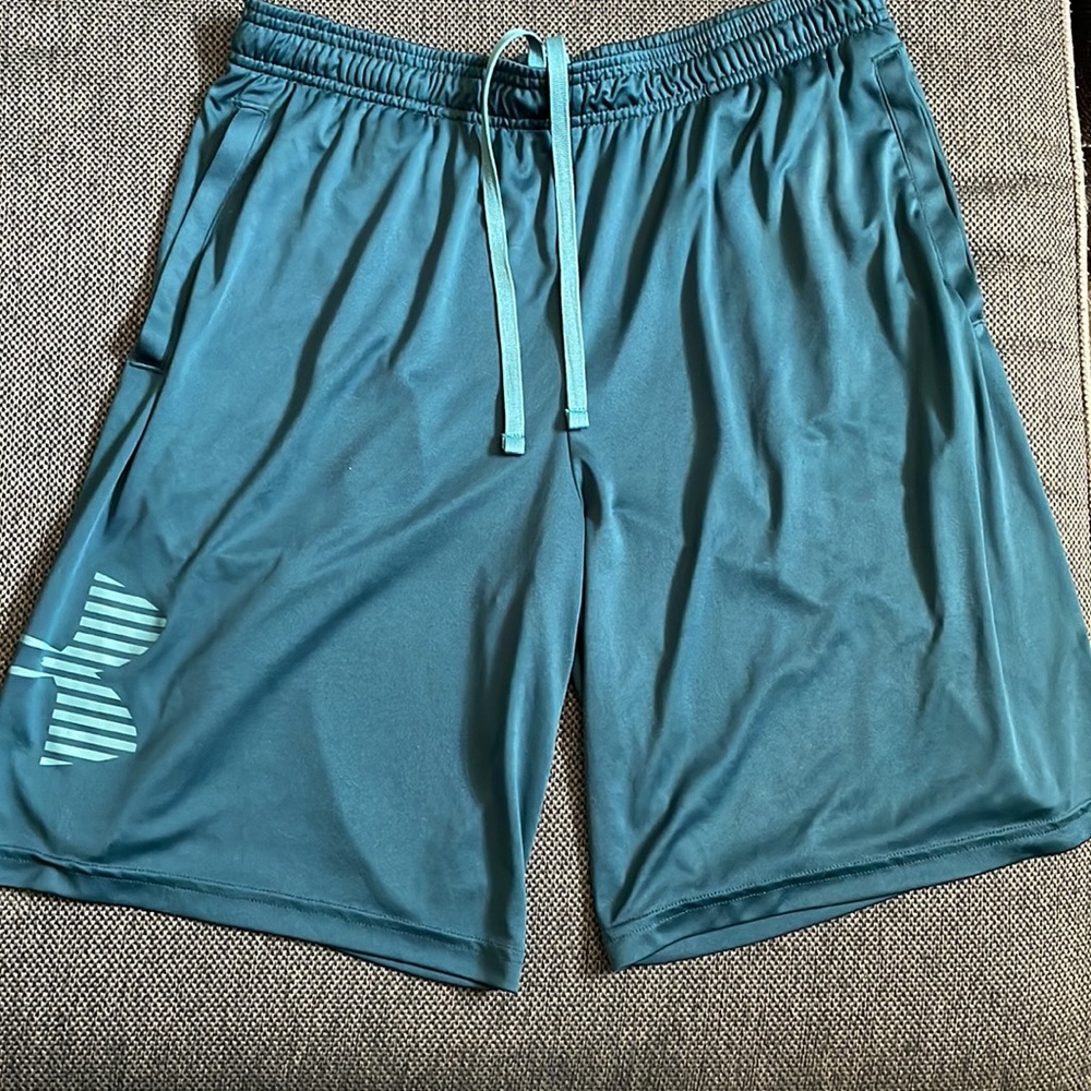 Men's Under Armour Athletic Shorts -Size large Loose. Green